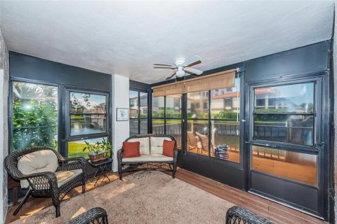 Condo in Saint Petersburg, Florida, 2 bedrooms  № 1122371 - photo 11