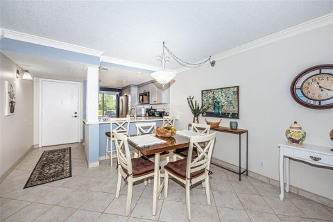 Condo in Saint Petersburg, Florida, 2 bedrooms  № 1122371 - photo 5