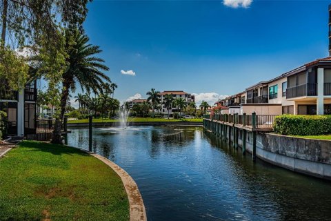 Condo in Saint Petersburg, Florida, 2 bedrooms  № 1122371 - photo 10