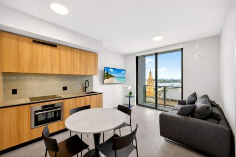 Condominio en Miami, Florida, 1 dormitorio  № 2010630