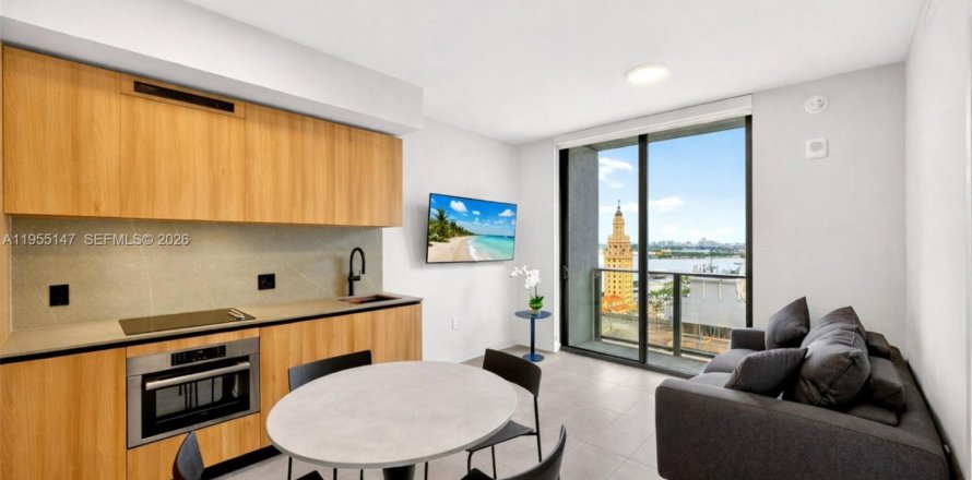 Condominio en Miami, Florida, 1 dormitorio  № 2010630