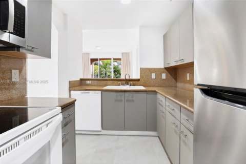 Copropriété à louer à Doral, Floride: 3 chambres, 118.08 m2 № 1988653 - photo 7