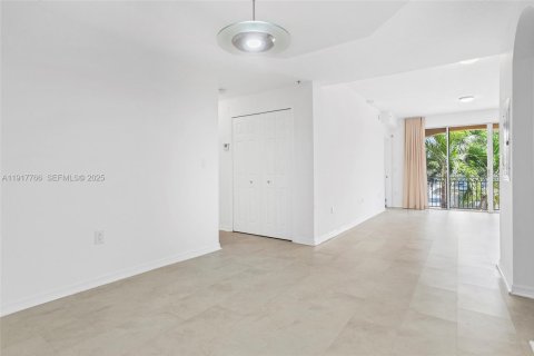 Copropriété à louer à Doral, Floride: 3 chambres, 118.08 m2 № 1988653 - photo 2