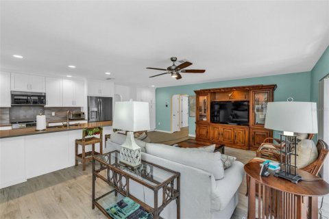 Villa ou maison à vendre à Punta Gorda, Floride: 3 chambres, 181.9 m2 № 2144563 - photo 2