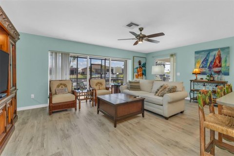 Villa ou maison à vendre à Punta Gorda, Floride: 3 chambres, 181.9 m2 № 2144563 - photo 1