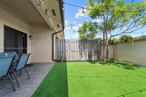 Casa en venta en Pembroke Pines, Florida, 3 dormitorios, 190.82 m2 № 1787064 - foto 16