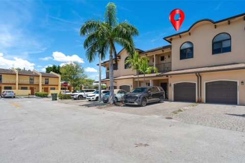 Casa en venta en Pembroke Pines, Florida, 3 dormitorios, 190.82 m2 № 1787064 - foto 3