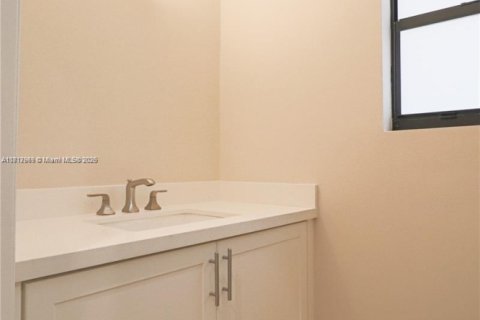 Casa en venta en Pembroke Pines, Florida, 3 dormitorios, 190.82 m2 № 1787064 - foto 11
