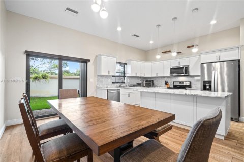 Casa en venta en Pembroke Pines, Florida, 3 dormitorios, 190.82 m2 № 1787064 - foto 7