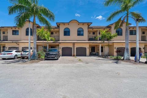 Casa en venta en Pembroke Pines, Florida, 3 dormitorios, 190.82 m2 № 1787064 - foto 1