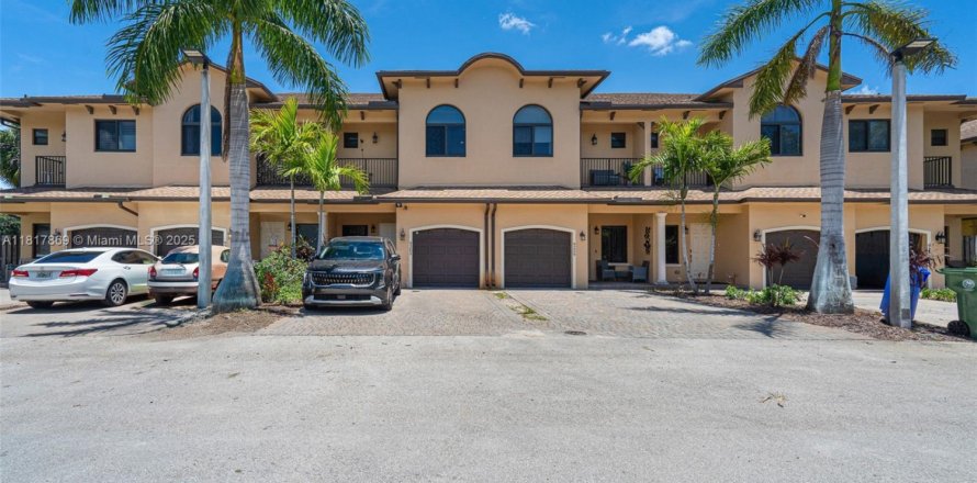 Casa en Pembroke Pines, Florida 3 dormitorios, 190.82 m2 № 1787064