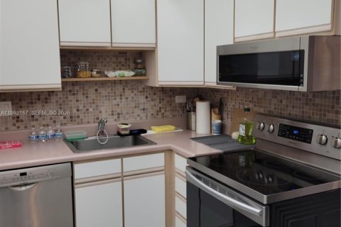 Copropriété à vendre à Sunny Isles Beach, Floride: 2 chambres, 100.98 m2 № 2062245 - photo 6