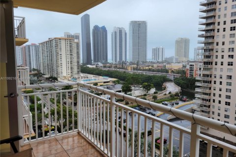 Copropriété à vendre à Sunny Isles Beach, Floride: 2 chambres, 100.98 m2 № 2062245 - photo 11