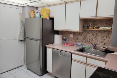 Copropriété à vendre à Sunny Isles Beach, Floride: 2 chambres, 100.98 m2 № 2062245 - photo 4