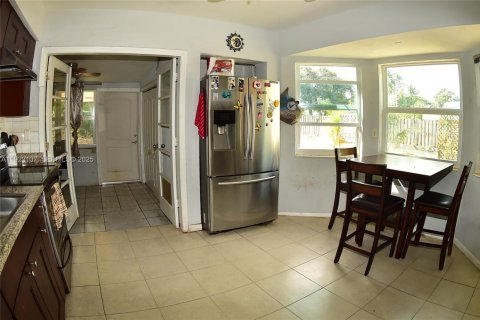 Casa en venta en Hollywood, Florida, 3 dormitorios, 177.72 m2 № 1984152 - foto 1