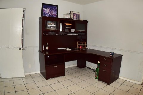 Casa en venta en Hollywood, Florida, 3 dormitorios, 177.72 m2 № 1984152 - foto 17