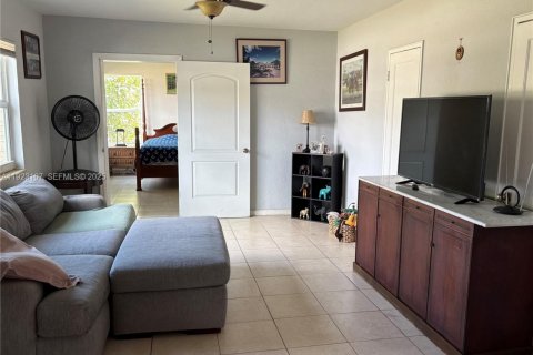 Casa en venta en Hollywood, Florida, 3 dormitorios, 177.72 m2 № 1984152 - foto 8