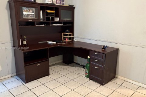 Casa en venta en Hollywood, Florida, 3 dormitorios, 177.72 m2 № 1984152 - foto 16