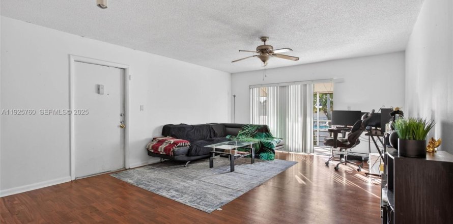 Condominio en Margate, Florida, 2 dormitorios  № 1984350