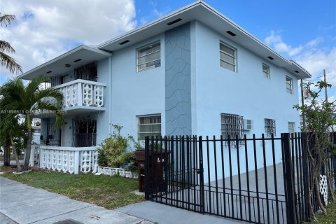 Duplex in Hialeah, Florida 2 bedrooms, 178.28 sq.m. № 1952891 - photo 2