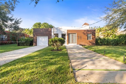 House in Biscayne Park, Florida 4 bedrooms, 228.54 sq.m. № 1464890 - photo 1