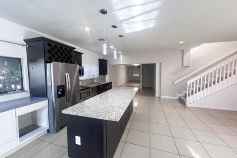 House in West Park, Florida 5 bedrooms, 247.86 sq.m. № 2363547