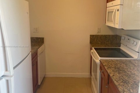 Condominio en alquiler en Hialeah, Florida, 2 dormitorios, 92.9 m2 № 1871691 - foto 10