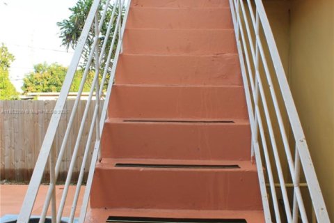 Condominio en alquiler en Hialeah, Florida, 2 dormitorios, 92.9 m2 № 1871691 - foto 15