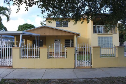 Condominio en alquiler en Hialeah, Florida, 2 dormitorios, 92.9 m2 № 1871691 - foto 2