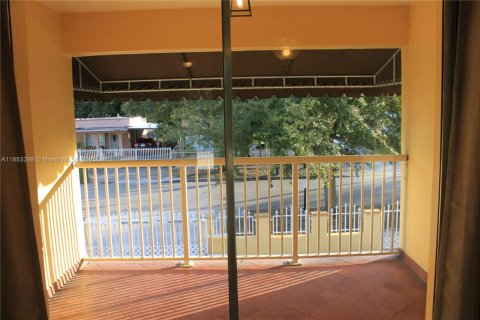 Condominio en alquiler en Hialeah, Florida, 2 dormitorios, 92.9 m2 № 1871691 - foto 5