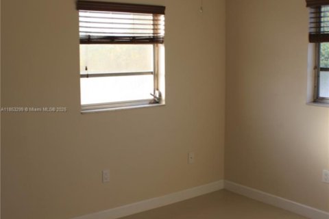Condominio en alquiler en Hialeah, Florida, 2 dormitorios, 92.9 m2 № 1871691 - foto 13