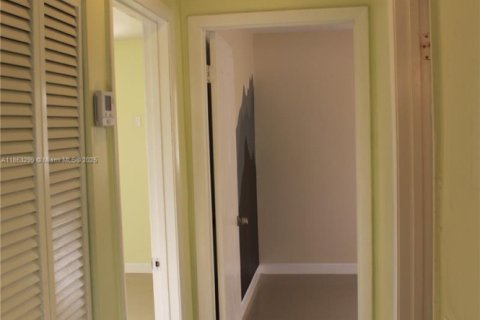 Condominio en alquiler en Hialeah, Florida, 2 dormitorios, 92.9 m2 № 1871691 - foto 8