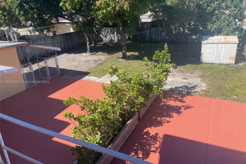 Condominio en alquiler en Hialeah, Florida, 2 dormitorios, 92.9 m2 № 1871691 - foto 17