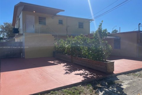 Condominio en alquiler en Hialeah, Florida, 2 dormitorios, 92.9 m2 № 1871691 - foto 16