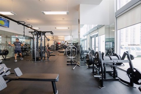 Condo in Miami, Florida, 2 bedrooms № 2076575 - photo 11