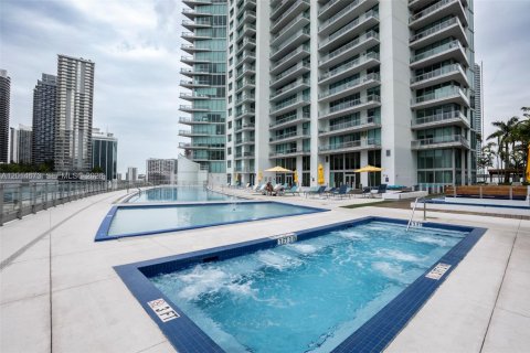 Condo in Miami, Florida, 2 bedrooms № 2076575 - photo 10