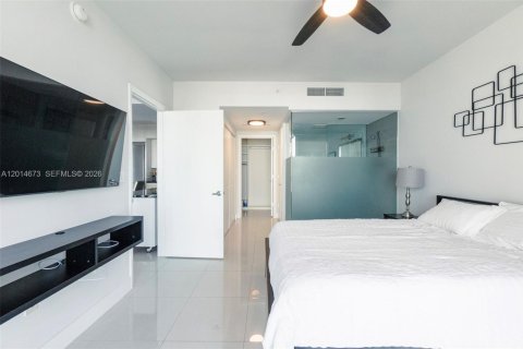 Condo in Miami, Florida, 2 bedrooms № 2076575 - photo 2