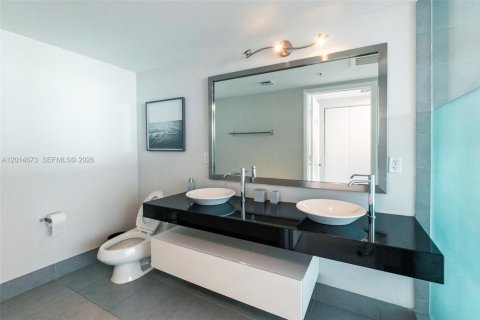 Condo in Miami, Florida, 2 bedrooms № 2076575 - photo 4