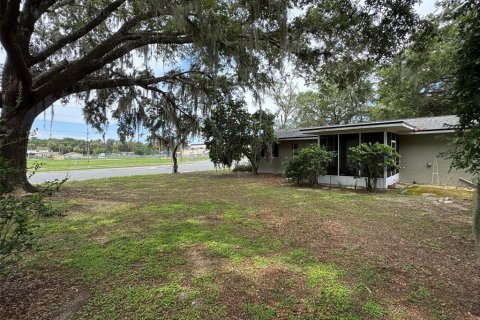 House in Fruitland Park, Florida 2 bedrooms, 87.79 sq.m. № 1780545 - photo 2