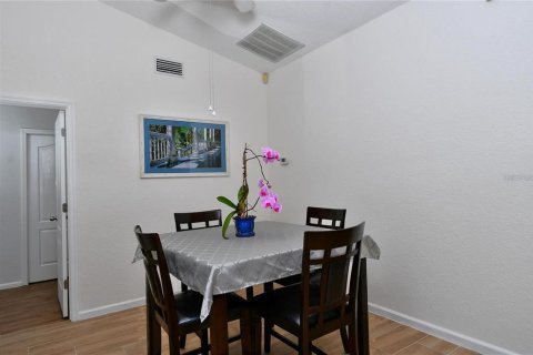 House in Punta Gorda, Florida 3 bedrooms, 177.91 sq.m. № 2149203 - photo 7