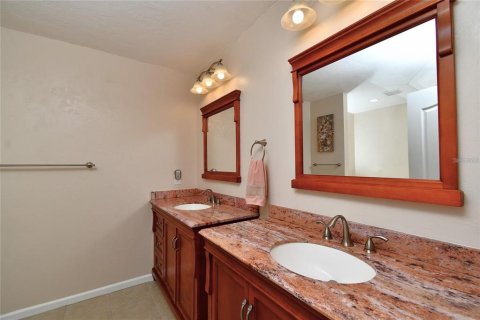House in Punta Gorda, Florida 3 bedrooms, 177.91 sq.m. № 2149203 - photo 19