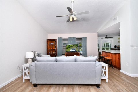 House in Punta Gorda, Florida 3 bedrooms, 177.91 sq.m. № 2149203 - photo 14