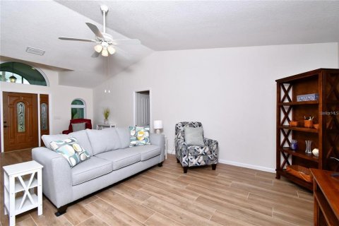 House in Punta Gorda, Florida 3 bedrooms, 177.91 sq.m. № 2149203 - photo 13
