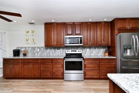 House in Punta Gorda, Florida 3 bedrooms, 177.91 sq.m. № 2149203 - photo 9