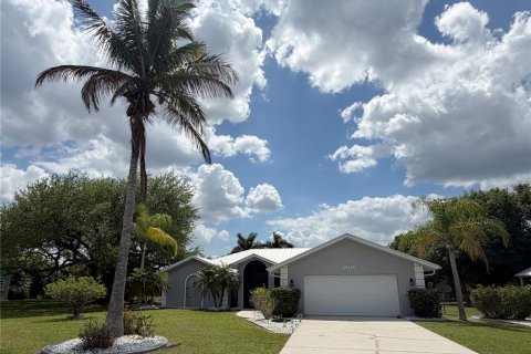 Villa ou maison à Punta Gorda, Floride 3 chambres, 177.91 m2 № 2149203