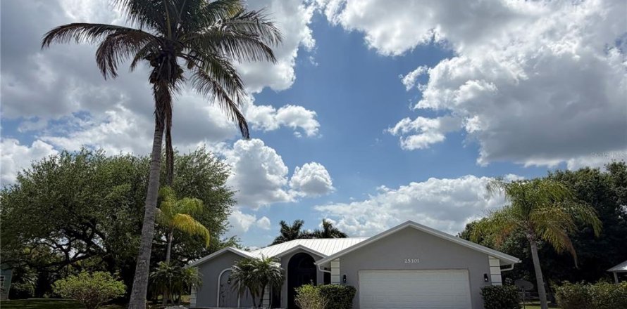 House in Punta Gorda, Florida 3 bedrooms, 177.91 sq.m. № 2149203
