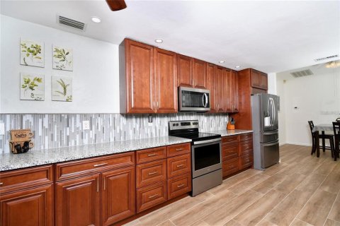 House in Punta Gorda, Florida 3 bedrooms, 177.91 sq.m. № 2149203 - photo 8