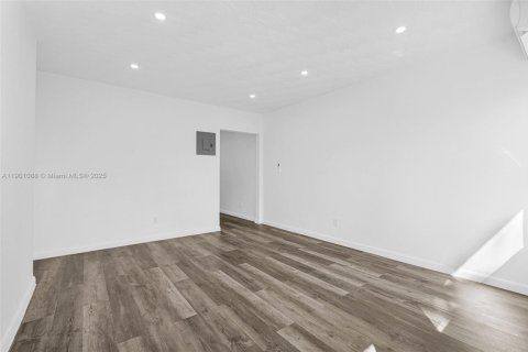 Снять в аренду виллу или дом в Холливуд, Флорида 1 спальня, 123.1м2, № 1951662 - фото 5