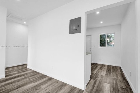 Снять в аренду виллу или дом в Холливуд, Флорида 1 спальня, 123.1м2, № 1951662 - фото 9