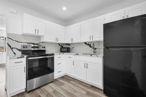 Снять в аренду виллу или дом в Холливуд, Флорида 1 спальня, 123.1м2, № 1951662 - фото 3